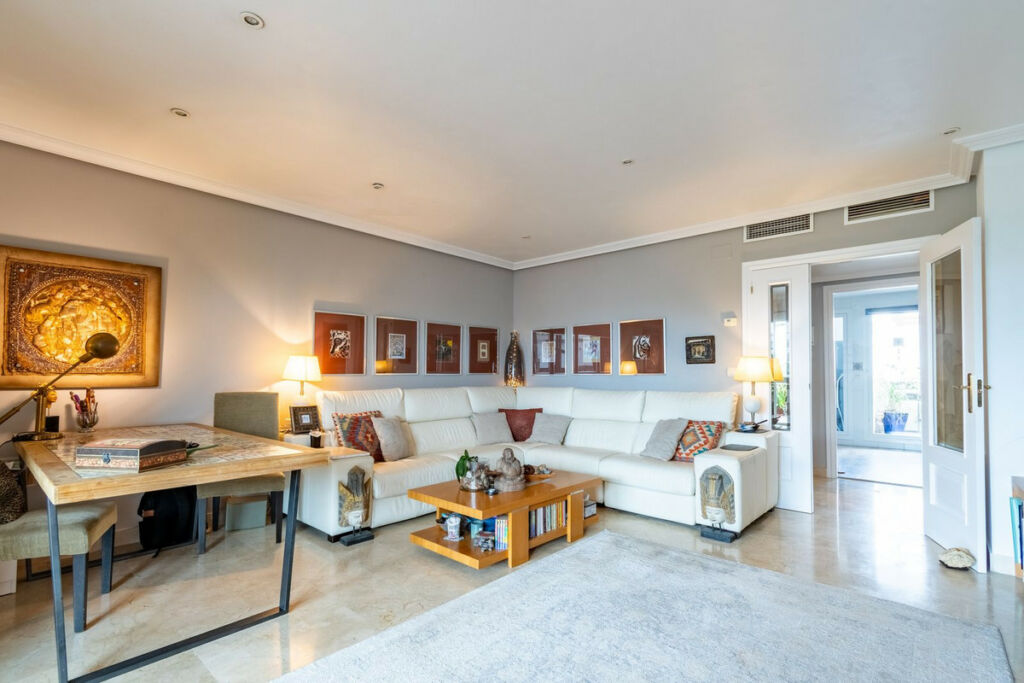 Middle Floor Apartment Estepona Málaga - image 31