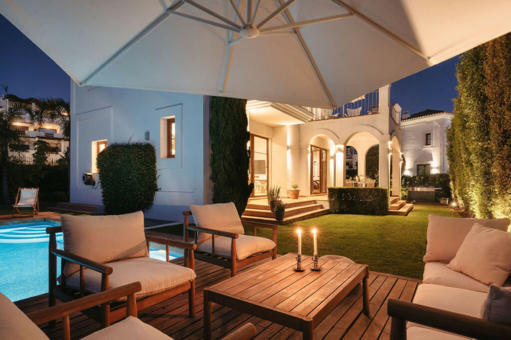 Detached Villa Estepona Málaga - image 34