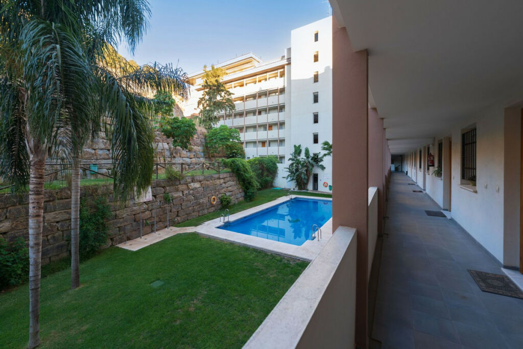 Middle Floor Apartment Los Pacos Málaga - image 34