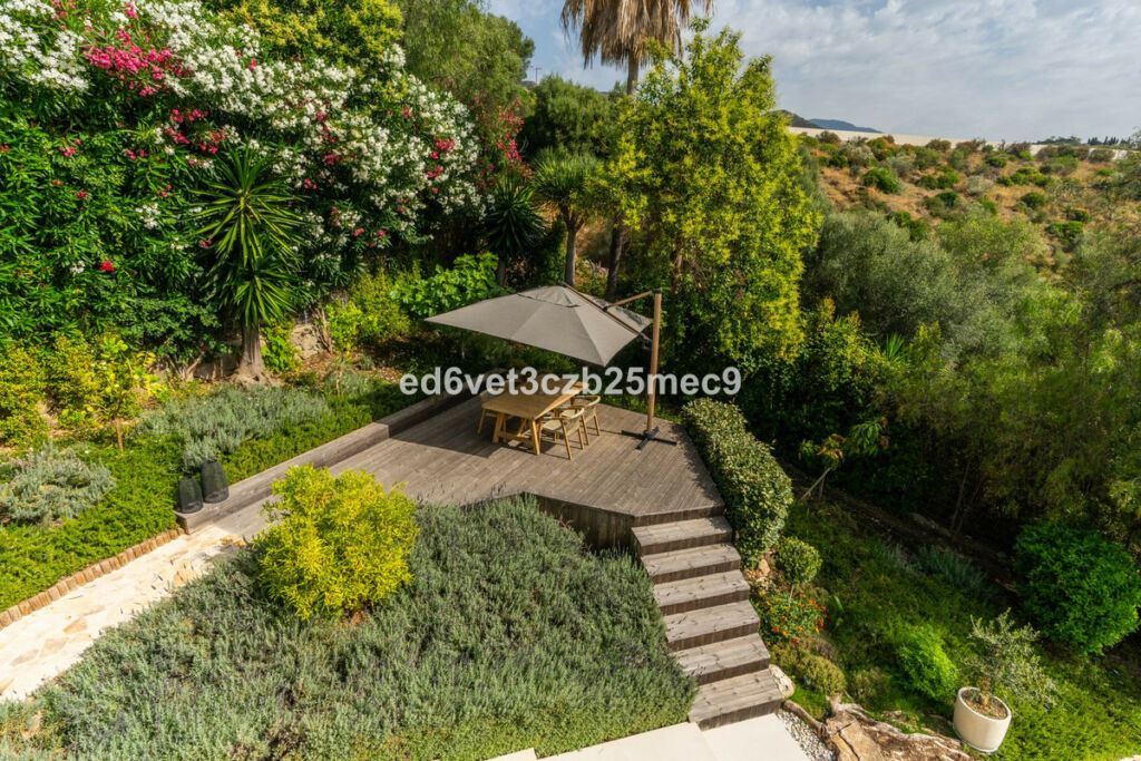 Detached Villa Nueva Andalucía Málaga - image 35