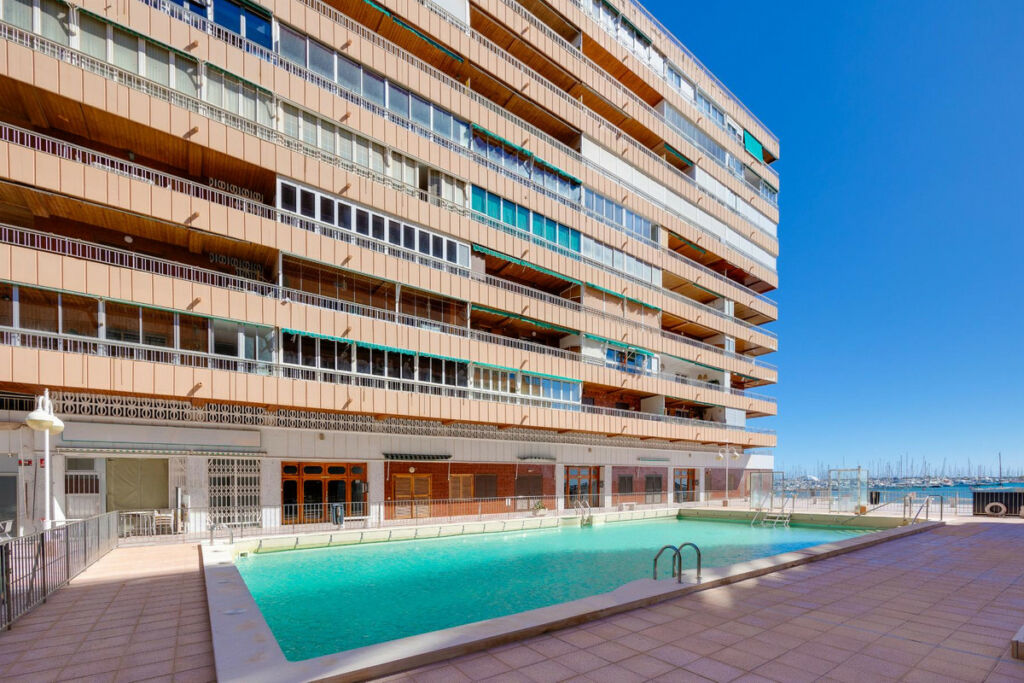 Middle Floor Apartment Torrevieja Alicante - image 35