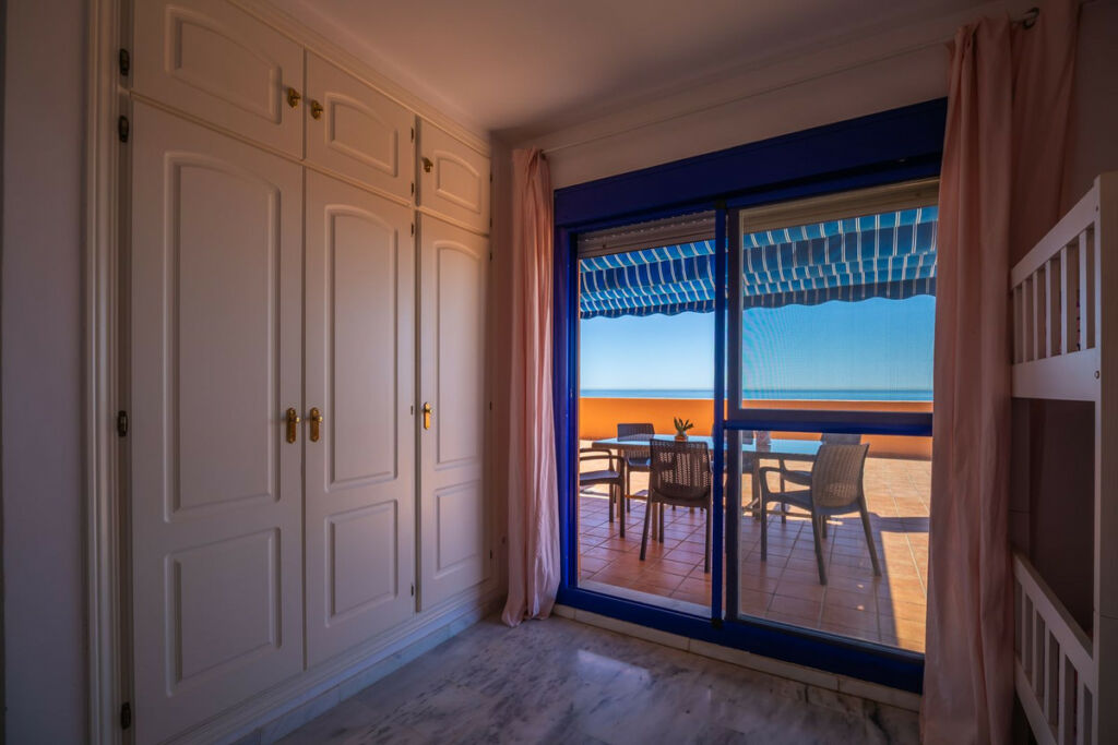 Penthouse La Duquesa Málaga - image 35