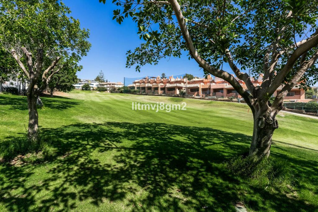 Middle Floor Apartment Cabopino Málaga - image 35