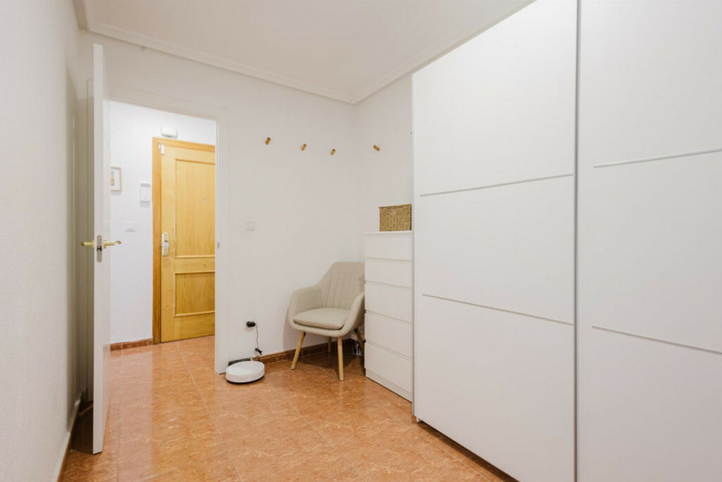 Middle Floor Apartment Torrevieja Alicante - image 35