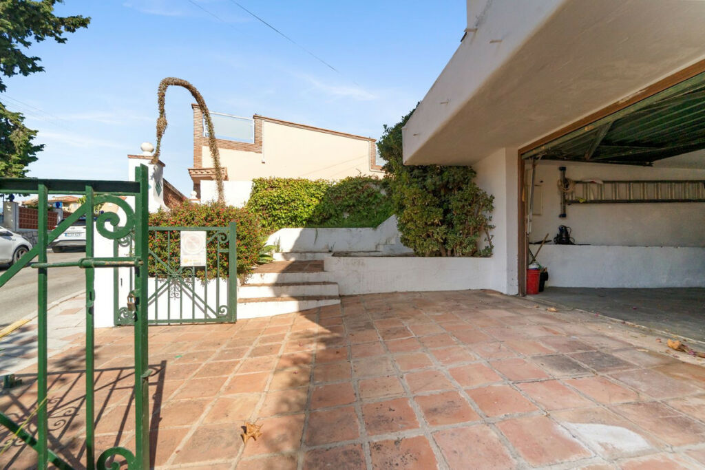 Detached Villa Fuengirola Málaga - image 35