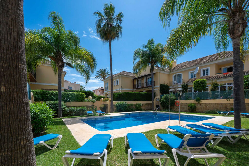 Semi-Detached House Elviria Málaga - image 35