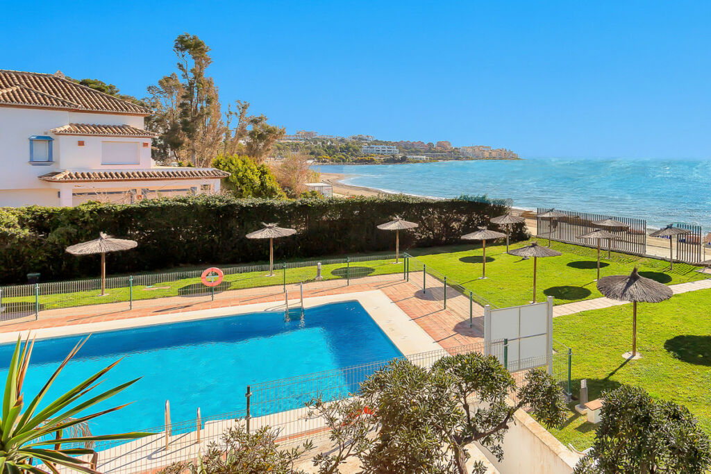 Middle Floor Apartment Estepona Málaga - image 35