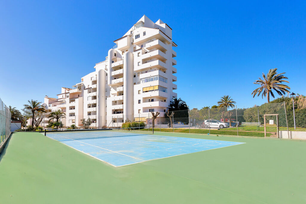 Middle Floor Apartment Estepona Málaga - image 36