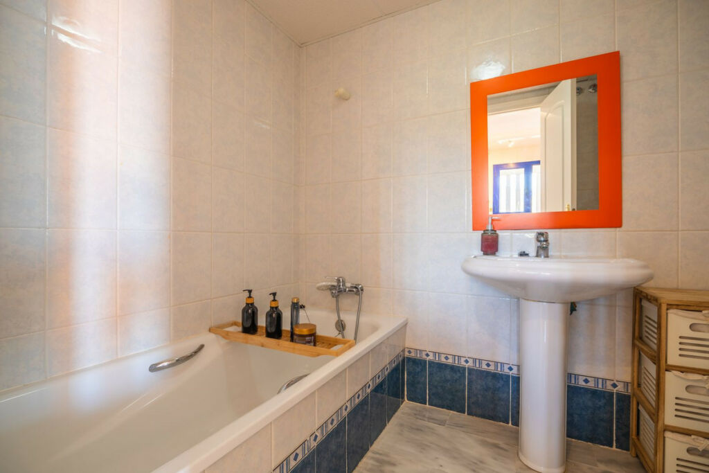 Penthouse La Duquesa Málaga - image 36