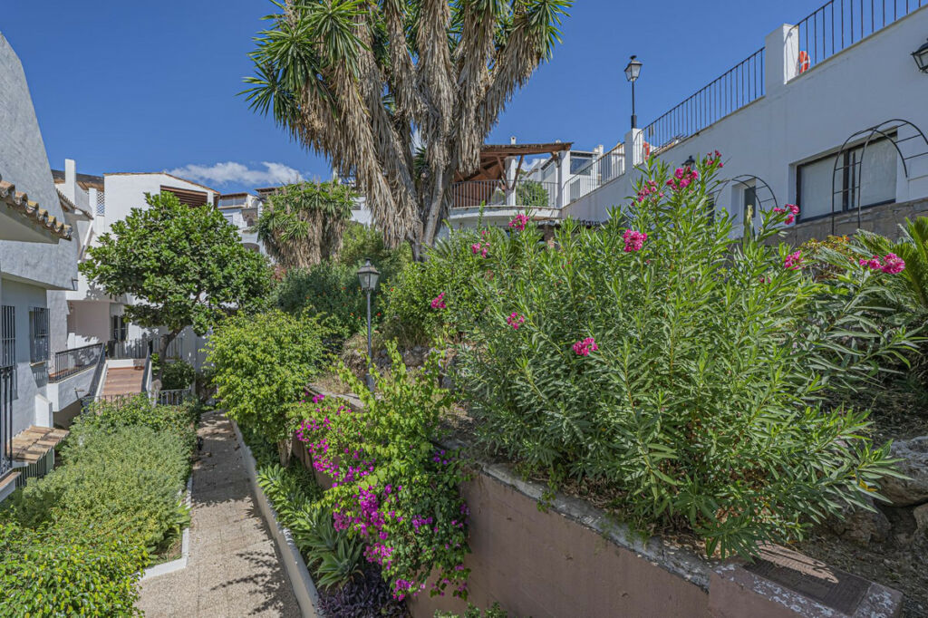 Townhouse Nueva Andalucía Málaga - image 36