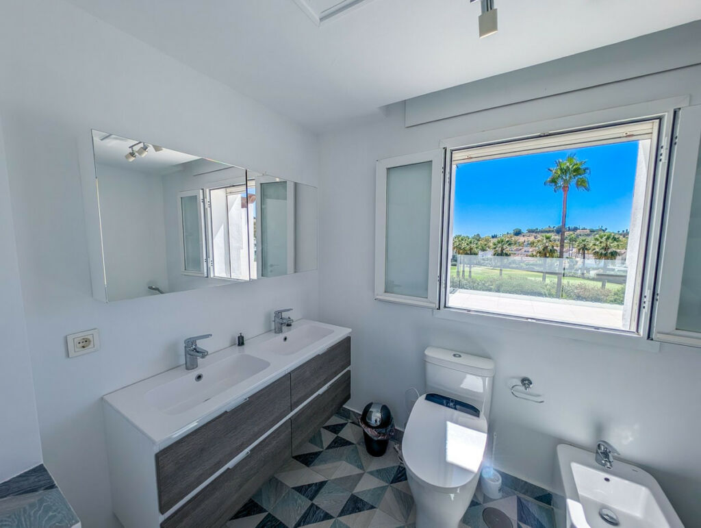 Detached Villa Nueva Andalucía Málaga - zdjęcie 36