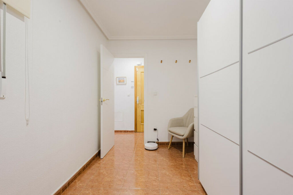 Middle Floor Apartment Torrevieja Alicante - image 36
