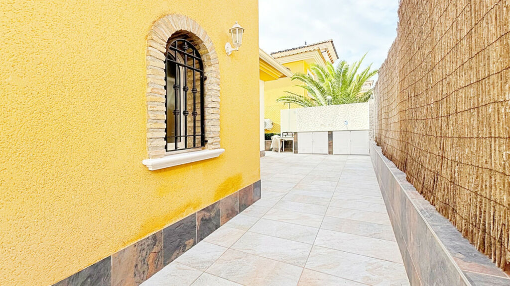 Detached Villa Los Altos Alicante - image 36