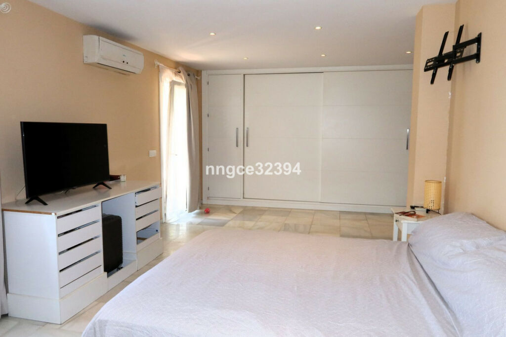 Detached Villa Sotogrande Cádiz - image 36