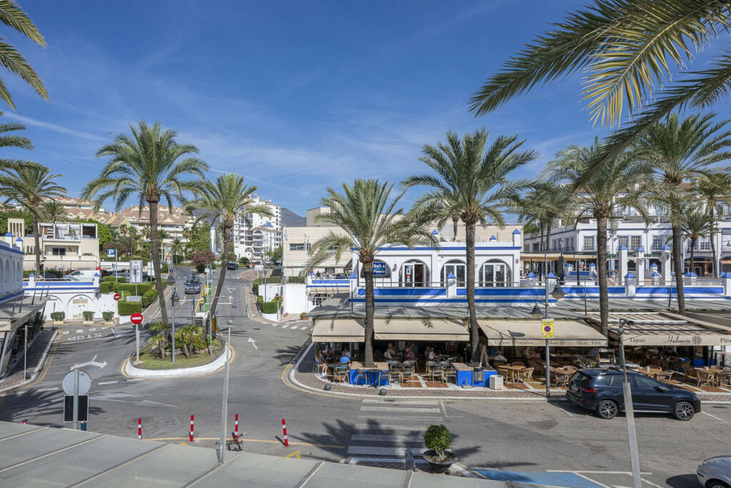 Middle Floor Apartment Estepona Málaga - image 26