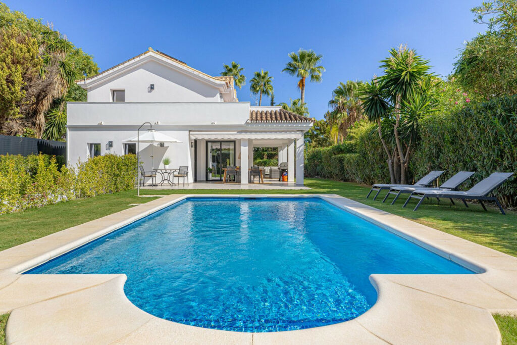 Detached Villa Nueva Andalucía Málaga - image 36