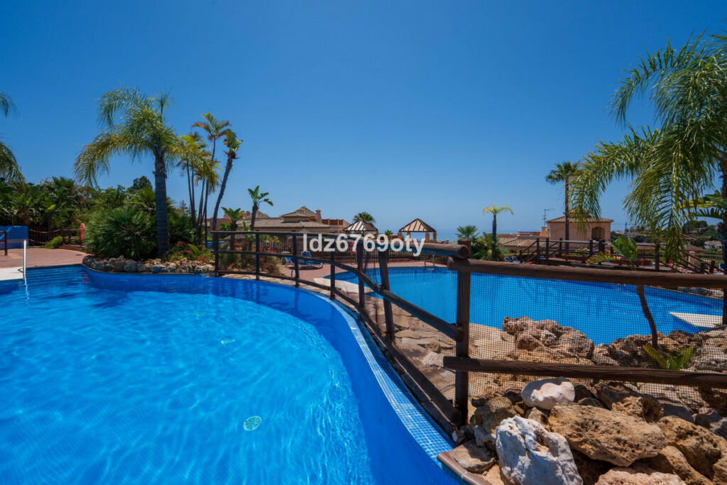 Middle Floor Apartment Benalmadena Málaga - image 37