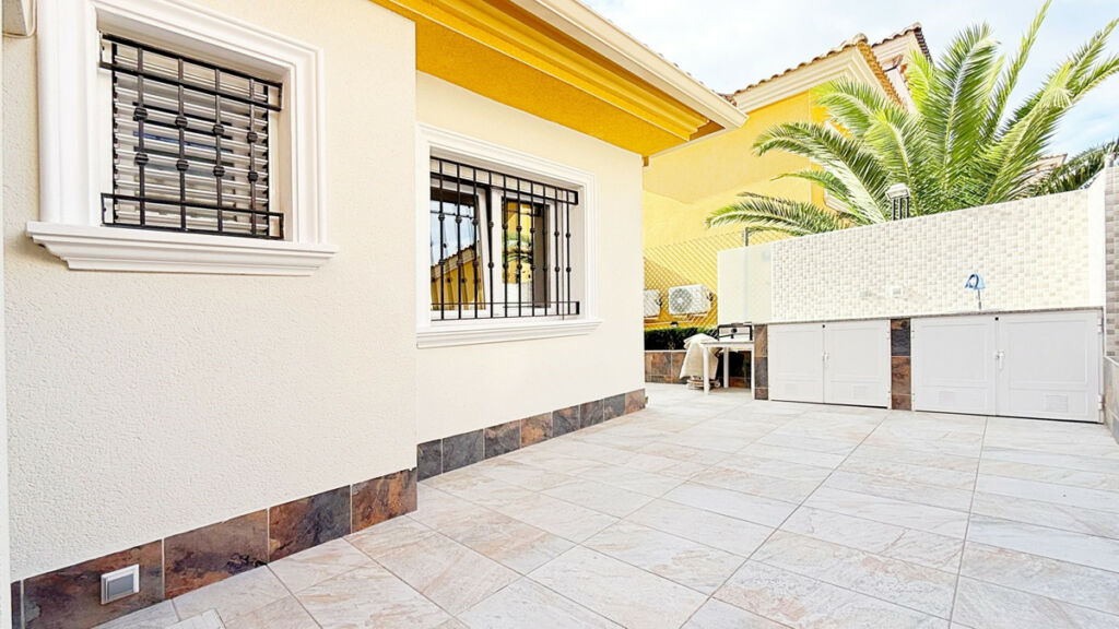 Detached Villa Los Altos Alicante - image 37