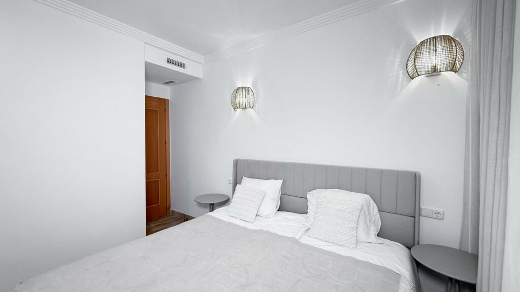 Middle Floor Apartment Estepona Málaga - image 37
