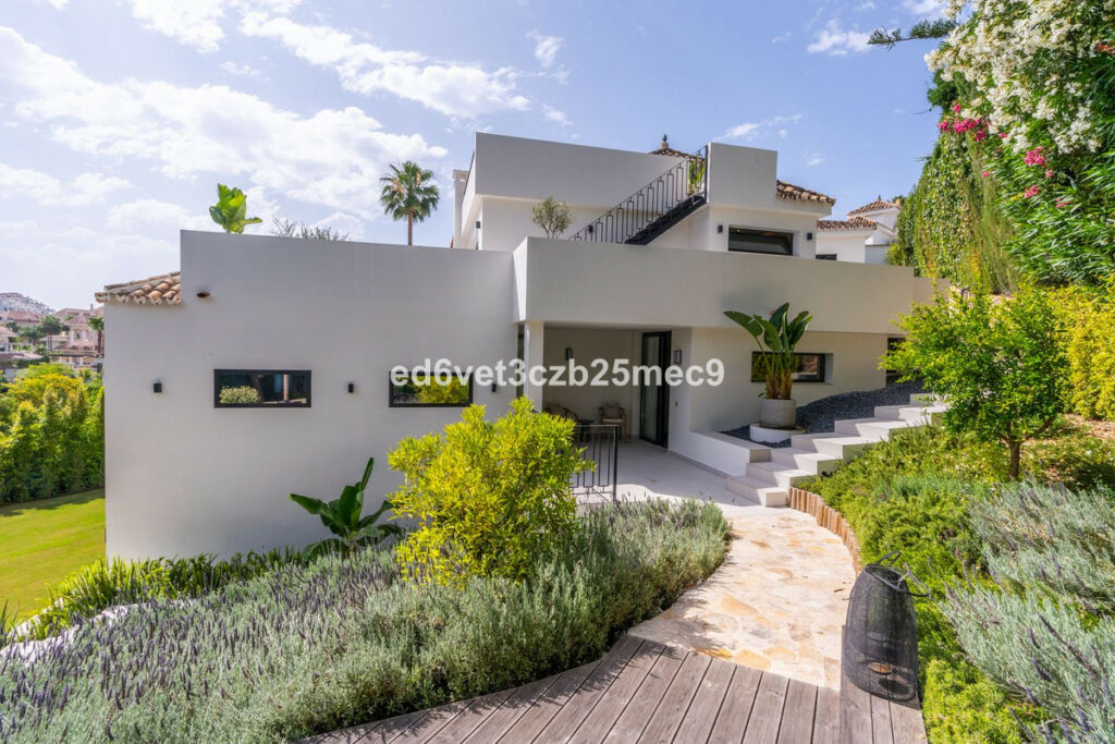 Detached Villa Nueva Andalucía Málaga - image 37