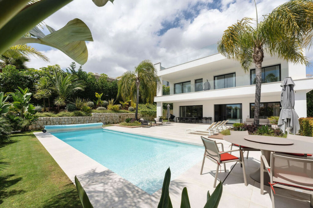 Detached Villa Nueva Andalucía Málaga - image 37