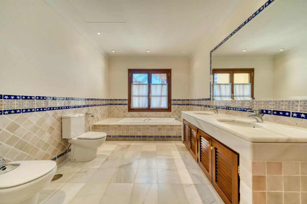 Detached Villa La Zagaleta Málaga - image 37