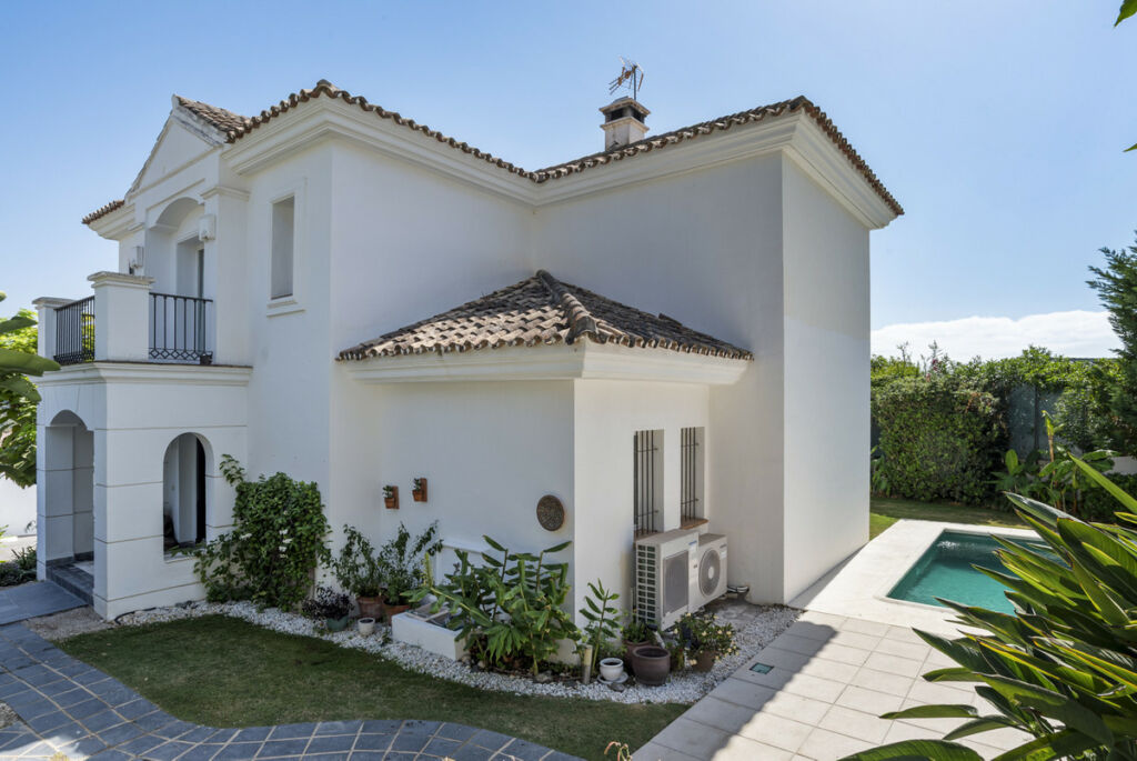 Detached Villa Nueva Andalucía Málaga - image 37