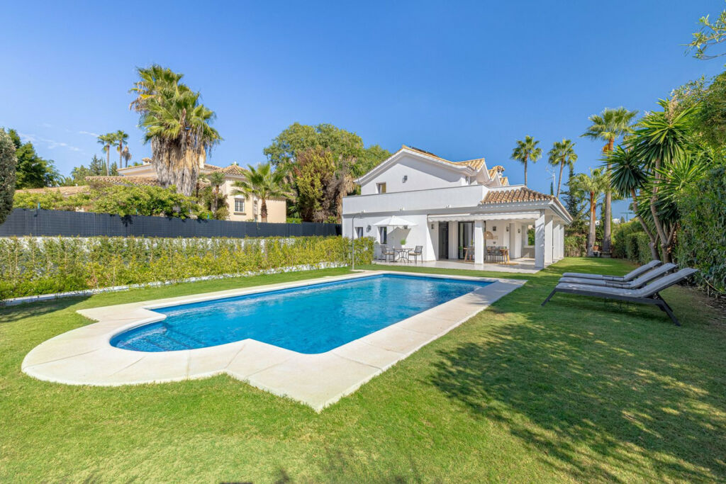 Detached Villa Nueva Andalucía Málaga - image 37