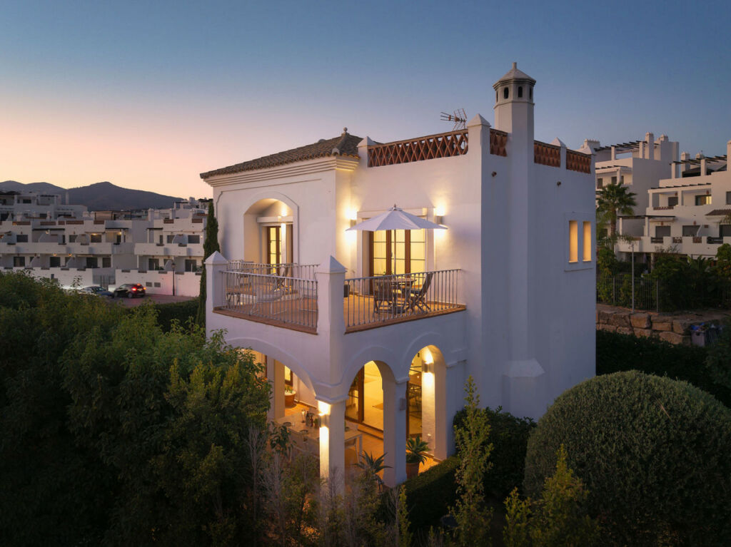 Detached Villa Estepona Málaga - image 37