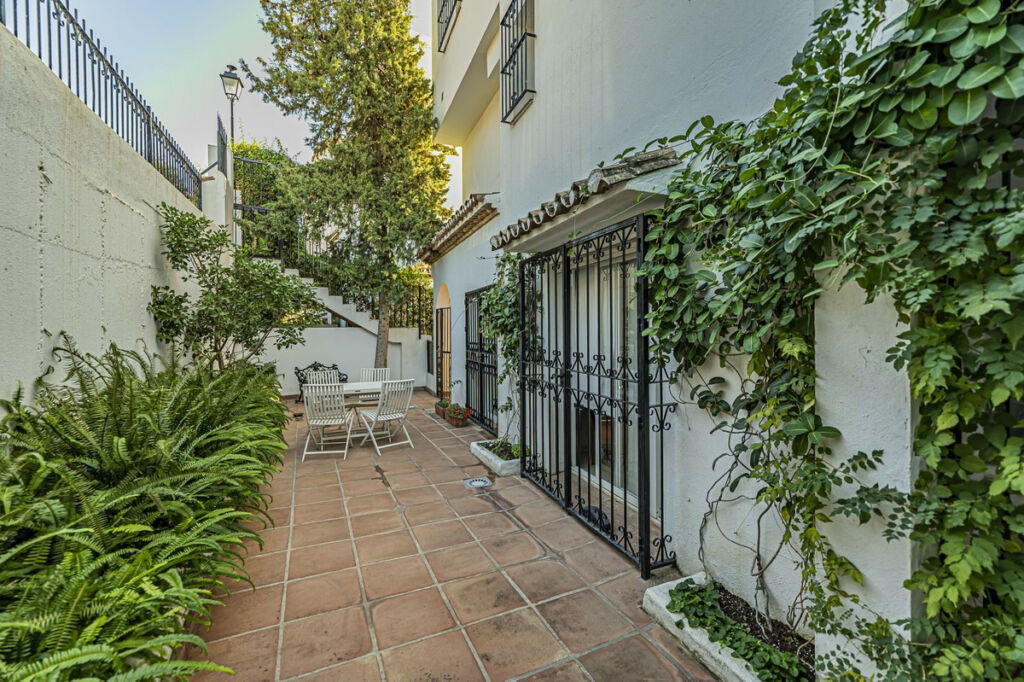 Townhouse Nueva Andalucía Málaga - image 37