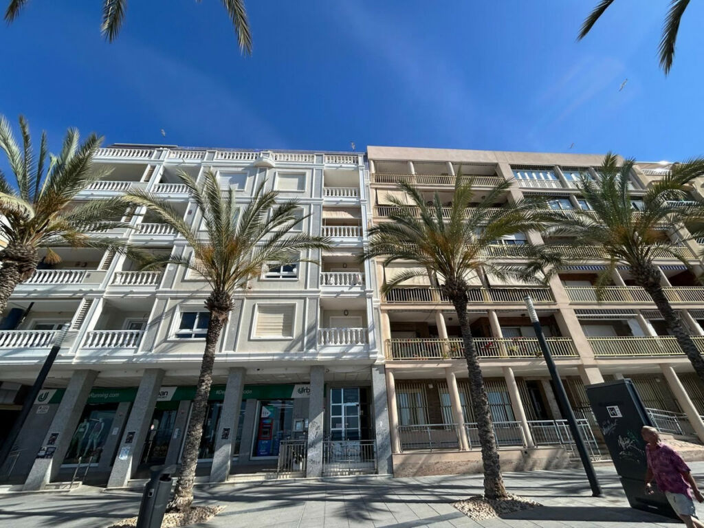 Middle Floor Apartment Torrevieja Alicante - image 37