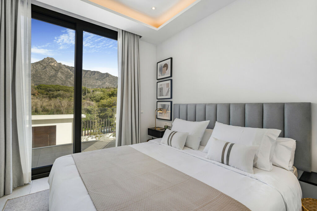 Detached Villa The Golden Mile Málaga - image 37