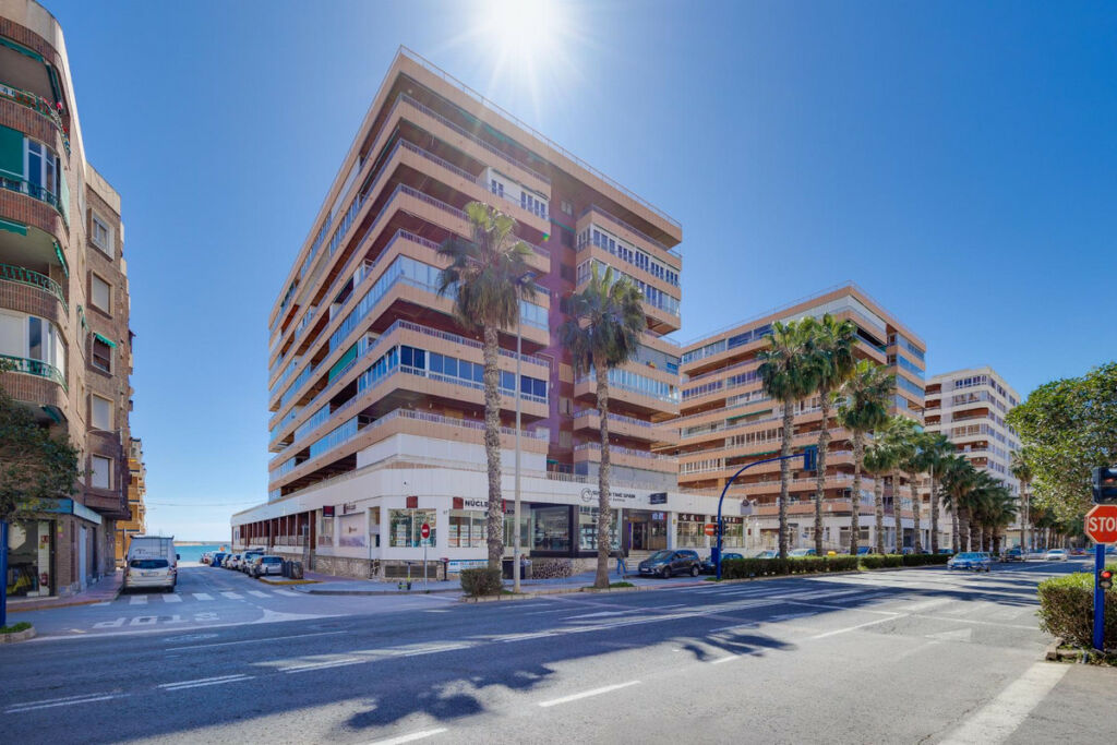 Middle Floor Apartment Torrevieja Alicante - image 38