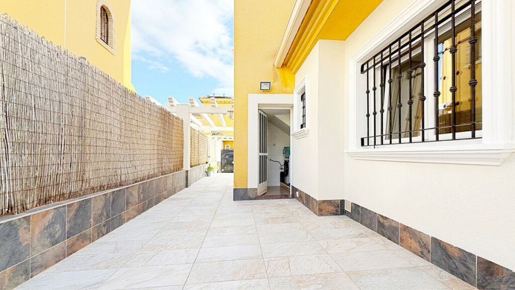 Detached Villa Los Altos Alicante - image 38