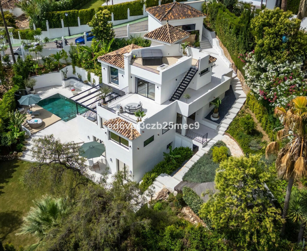 Detached Villa Nueva Andalucía Málaga - image 38