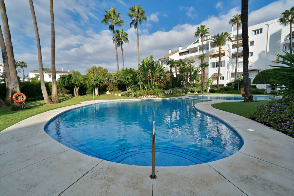 Middle Floor Apartment Estepona Málaga - image 38