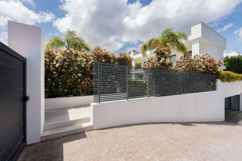 Detached Villa Nueva Andalucía Málaga - image 38