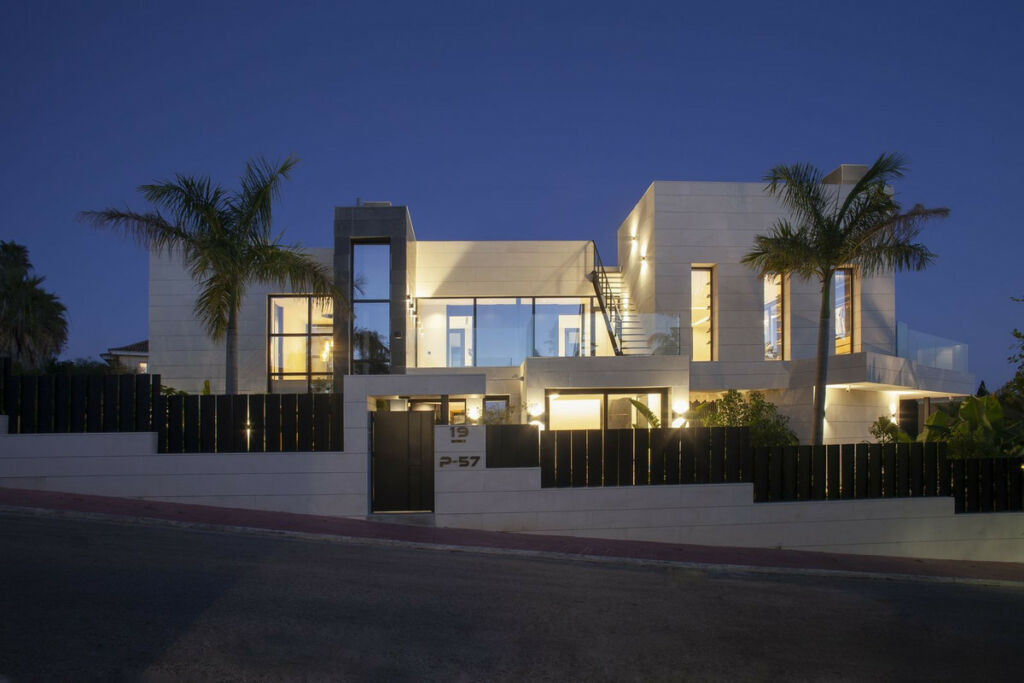 Detached Villa Nueva Andalucía Málaga - image 38
