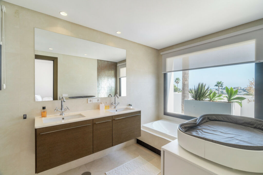 Detached Villa Benahavís Málaga - image 38