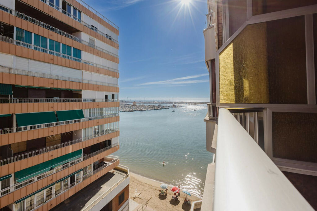 Middle Floor Apartment Torrevieja Alicante - image 38