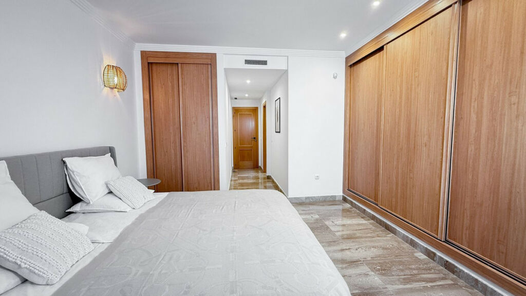 Middle Floor Apartment Estepona Málaga - image 38