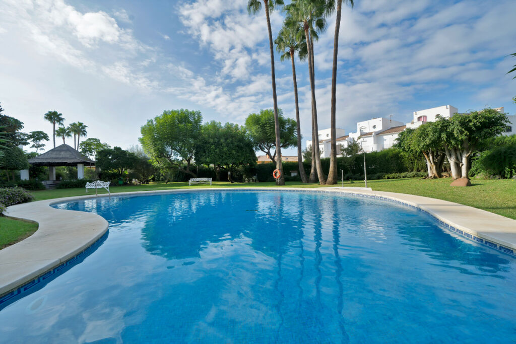 Middle Floor Apartment Estepona Málaga - image 39