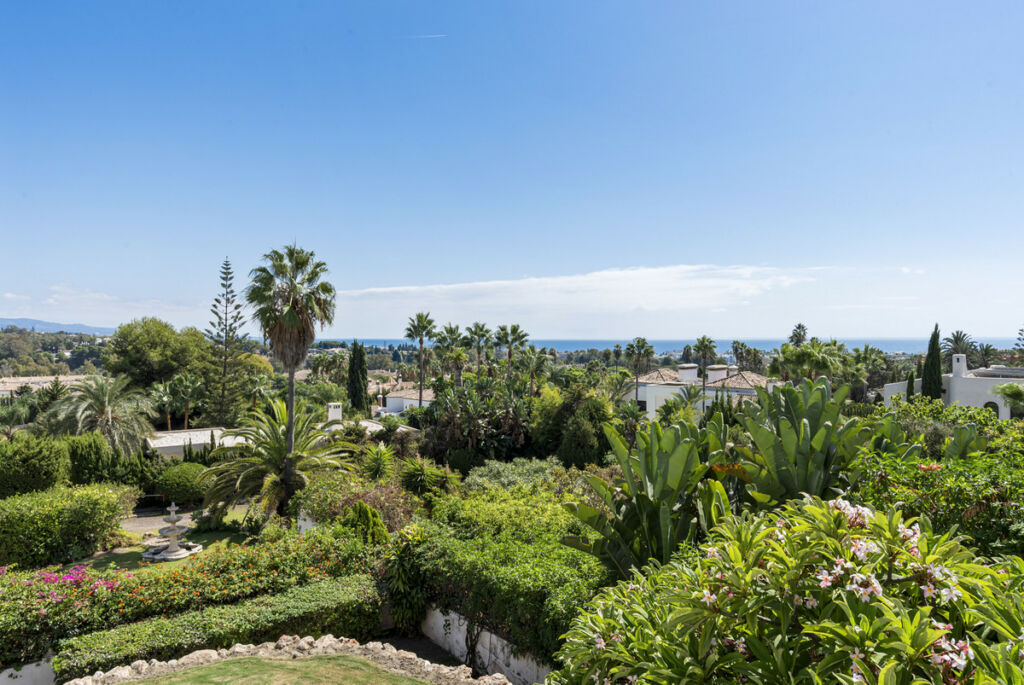 Detached Villa Nueva Andalucía Málaga - image 39
