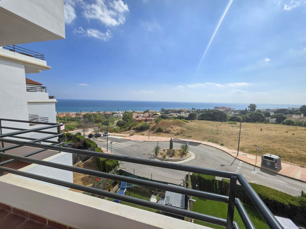 Middle Floor Apartment La Duquesa Málaga - image 39