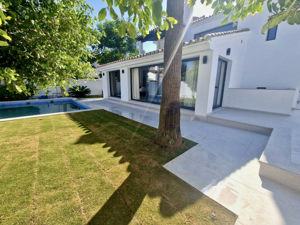 Detached Villa Marbella Málaga - image 39