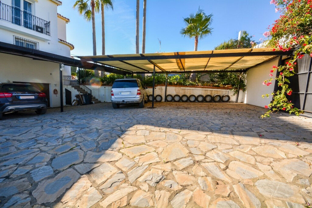 Detached Villa Estepona Málaga - image 39