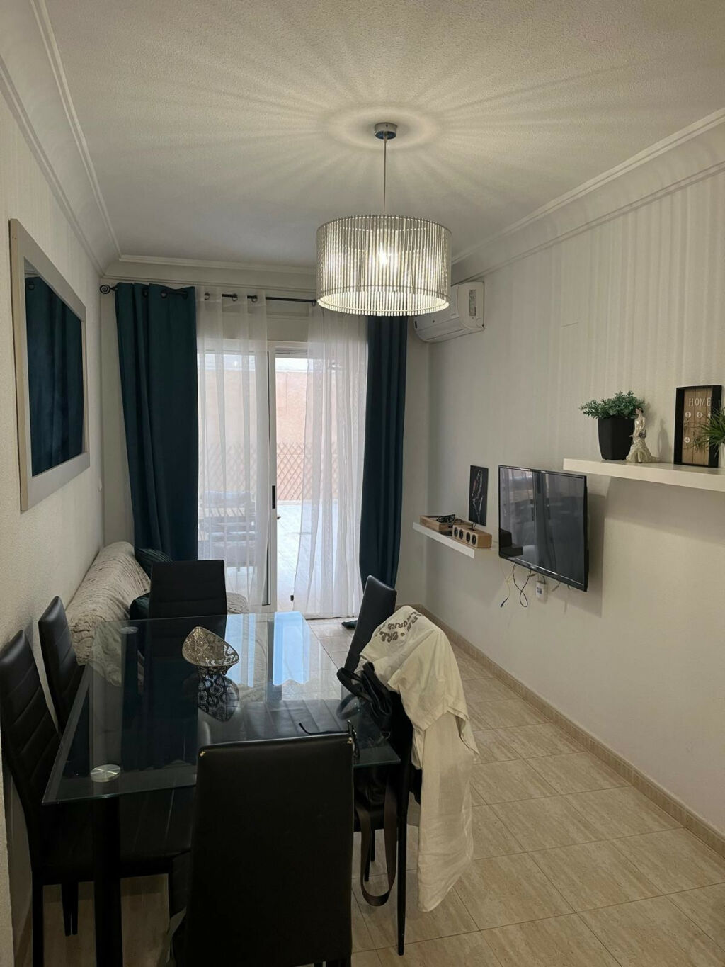 Middle Floor Apartment Torrevieja Alicante - image 4