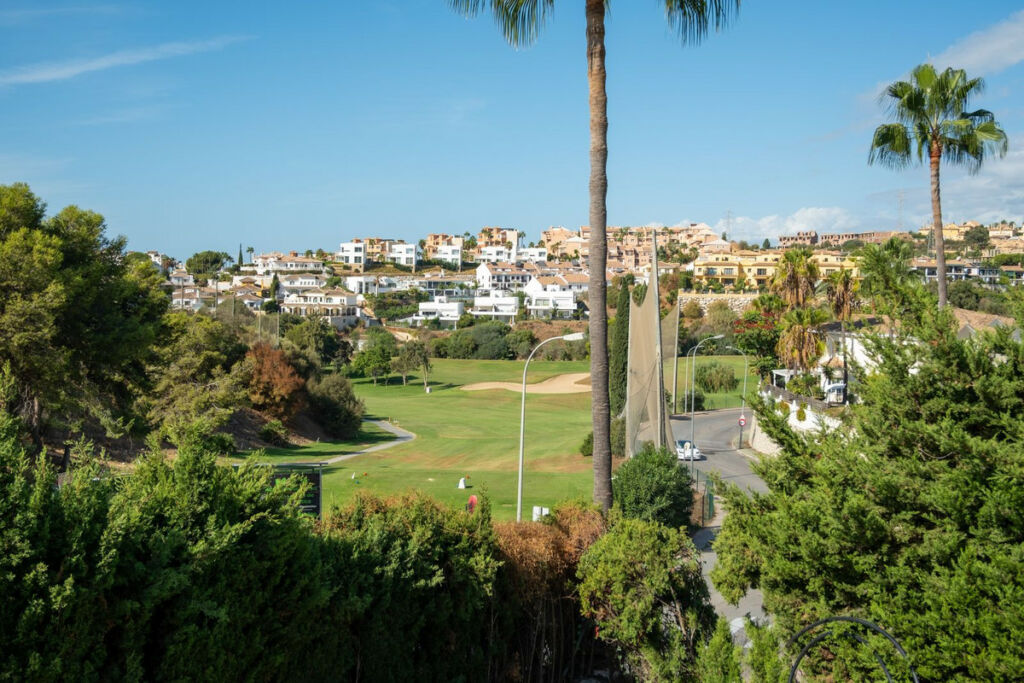 Detached Villa Riviera del Sol Málaga - image 4