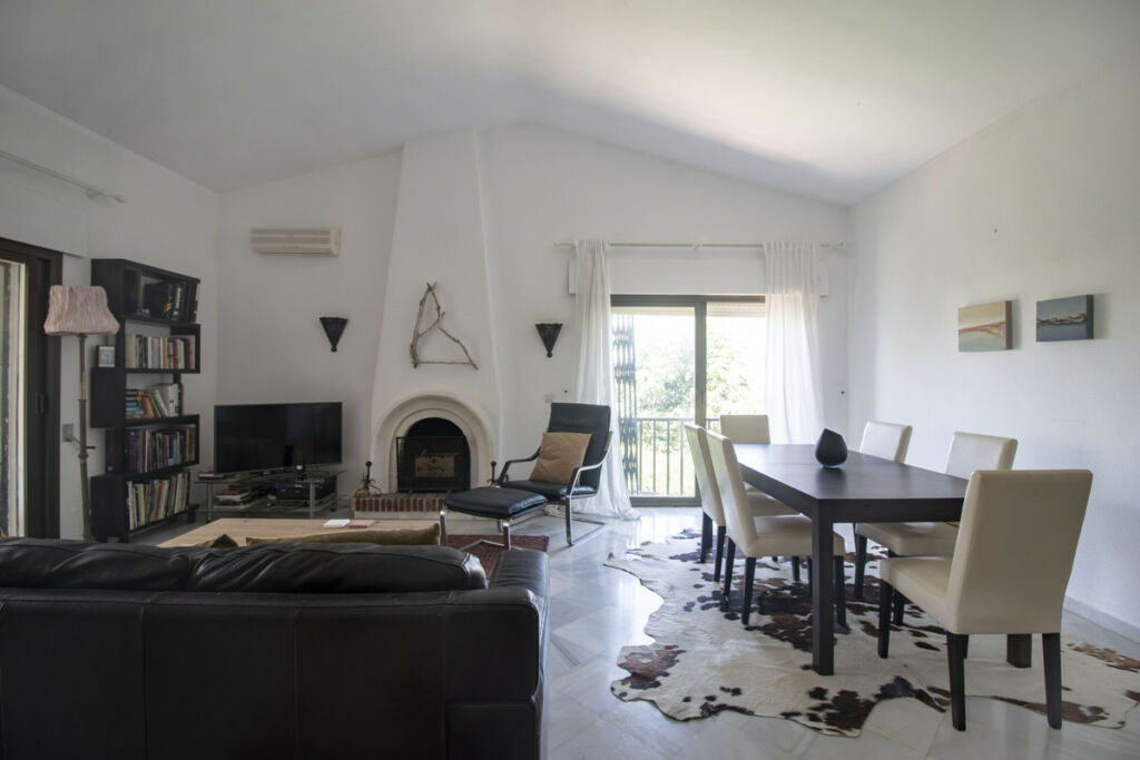 Middle Floor Apartment Estepona Málaga - image 4