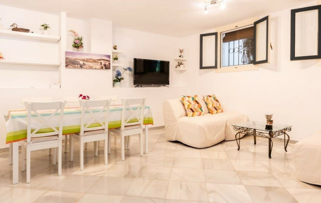 Ground Floor Apartment Puerto de Cabopino Málaga - image 4